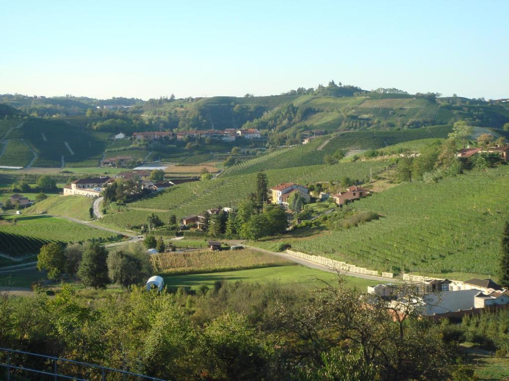 Agriturismo Cascina Vrona Villa Monteu Roero Exterior foto