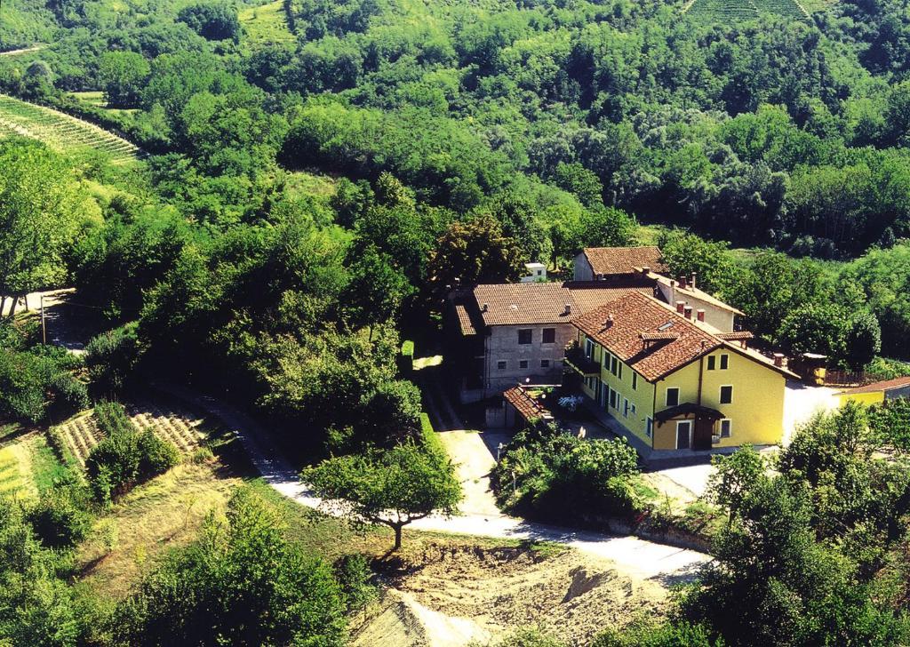Agriturismo Cascina Vrona Villa Monteu Roero Exterior foto